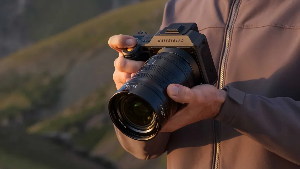 Hasselblad X2D II 100C and XCD 2.8–4/35–100E Zoom Lens Announced