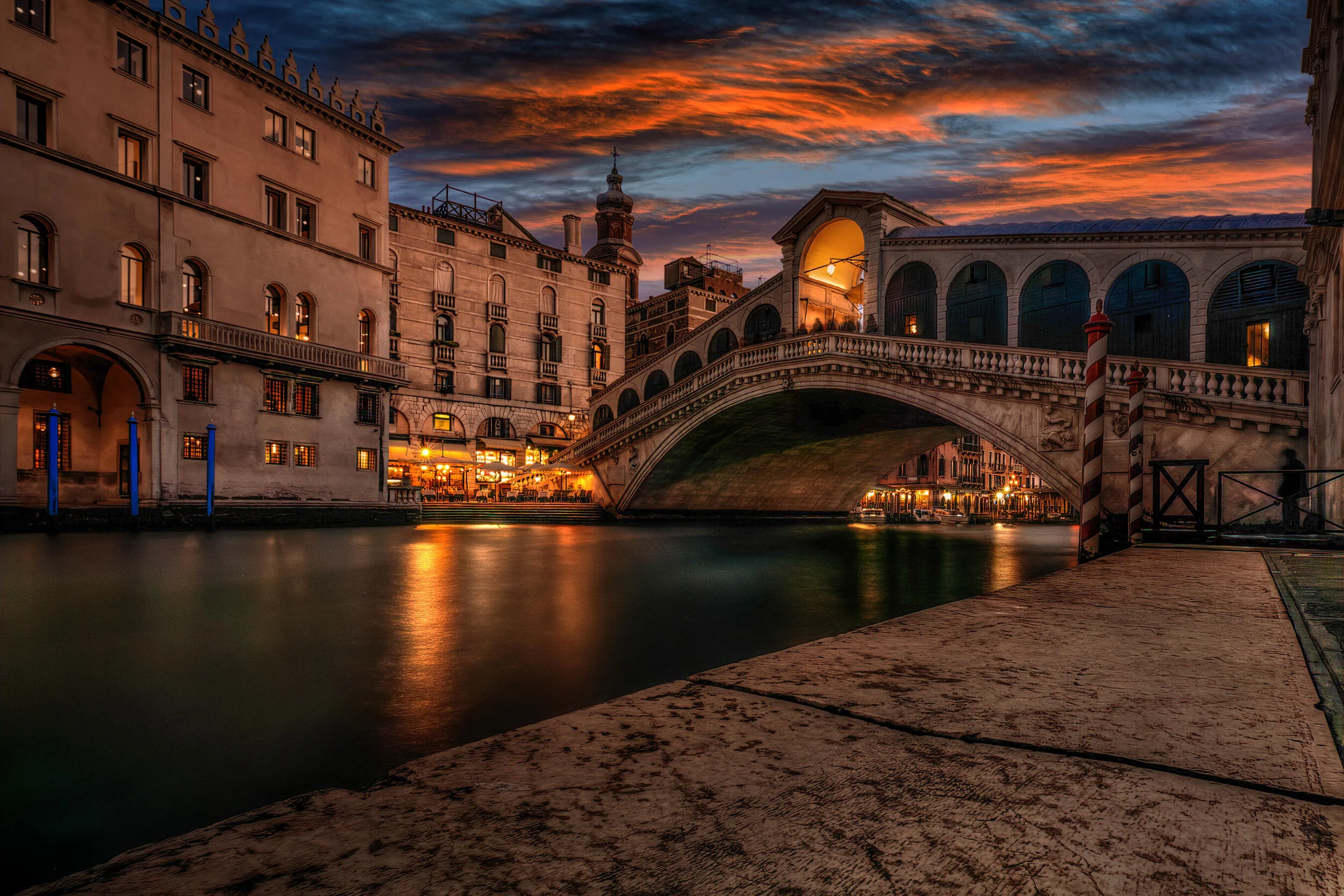 Rialto Bridge over Grand Canal at sunset in Venice, Italy.